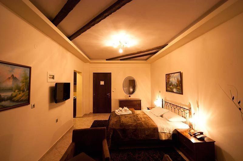 Nostos Hotel Káto Loutrákion Quarto foto
