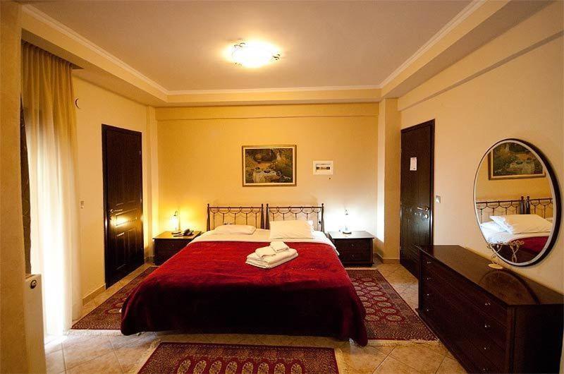 Nostos Hotel Káto Loutrákion Quarto foto