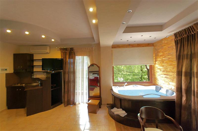 Nostos Hotel Káto Loutrákion Quarto foto