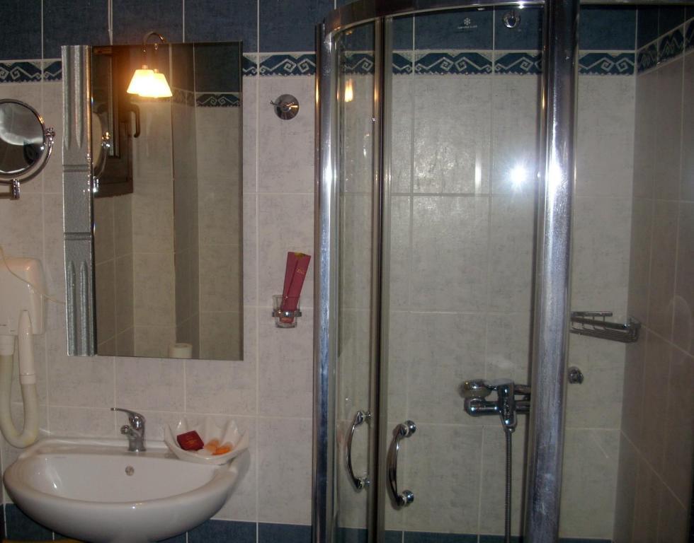 Nostos Hotel Káto Loutrákion Quarto foto